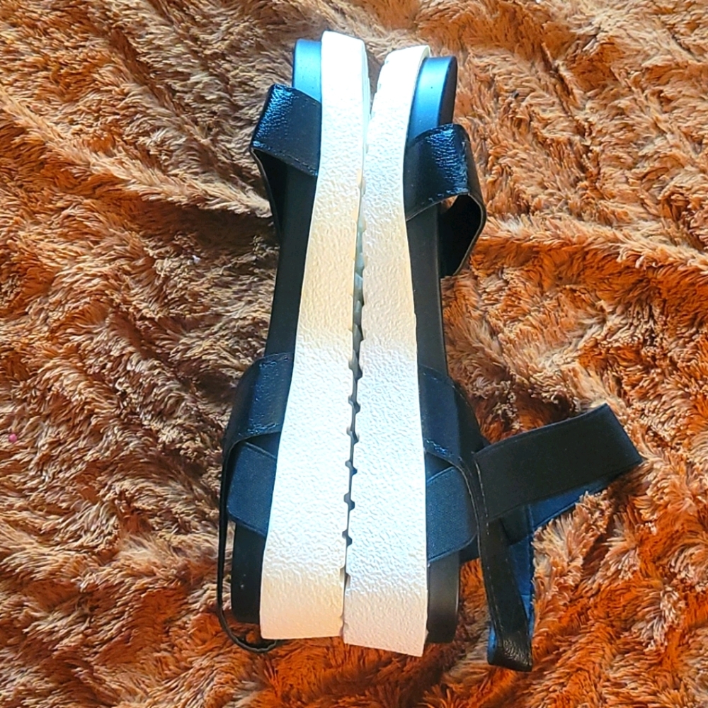 Sandals - Picture 3 of 5